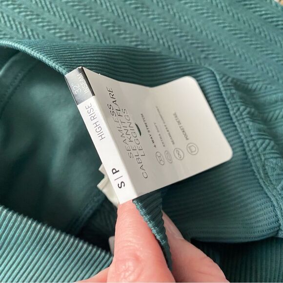 PINK SOFT SEAMLESS CABLE FLARE LEGGINGS - Picture 7 of 8